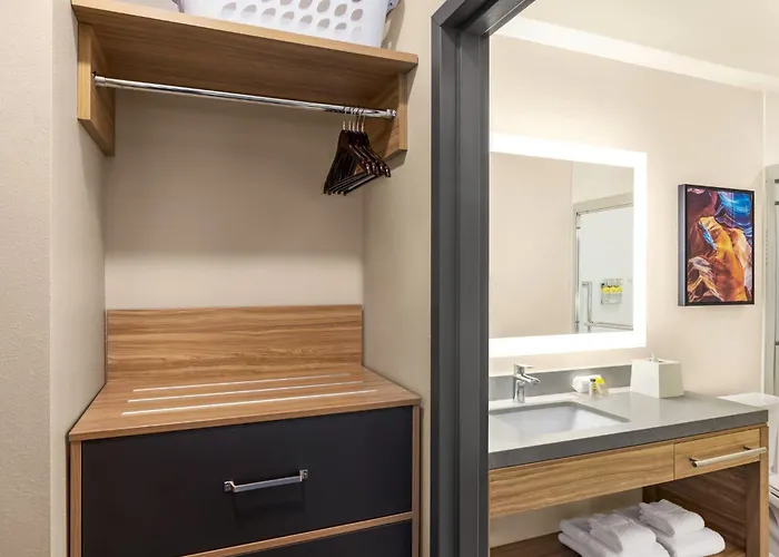 Candlewood - Phoenix East By Ihg Hotel